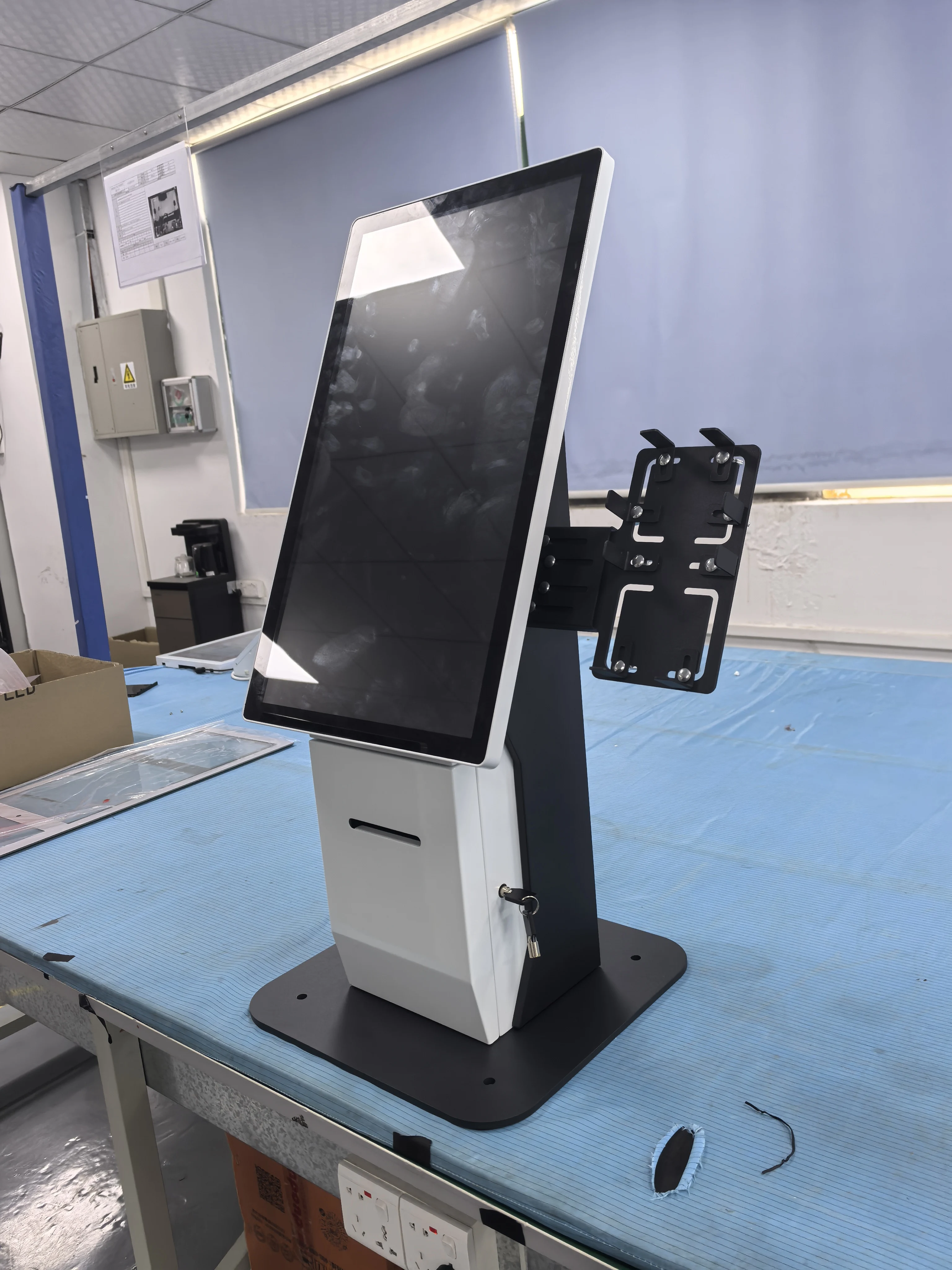 21.5 Inch Counter Top LCD Self Service Kiosk Self Ordering Kiosk Window Operation System Restaurant Ordering Payment Kiosk-5