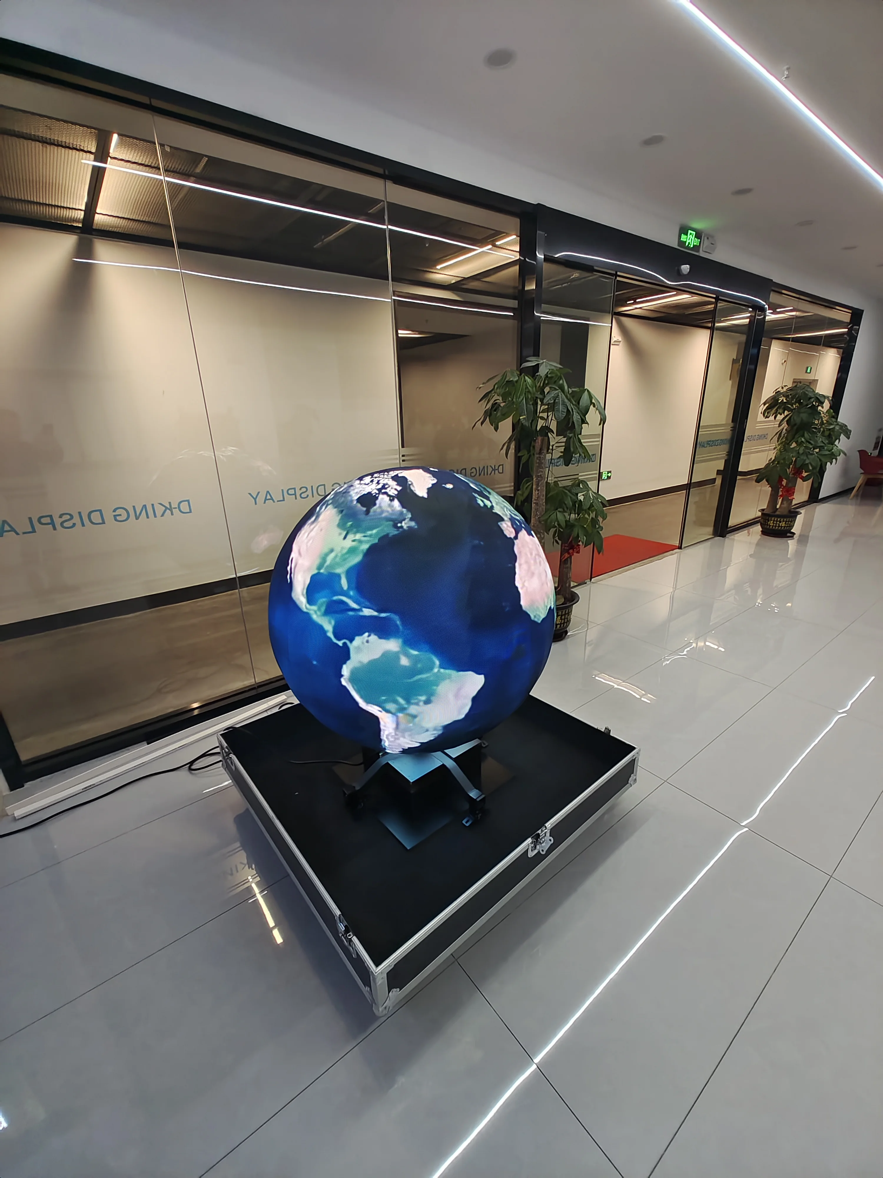 P2.5 Indoor 1-meter diameter spherical LED display screen, packaged in an air box and shipped worldwide-3