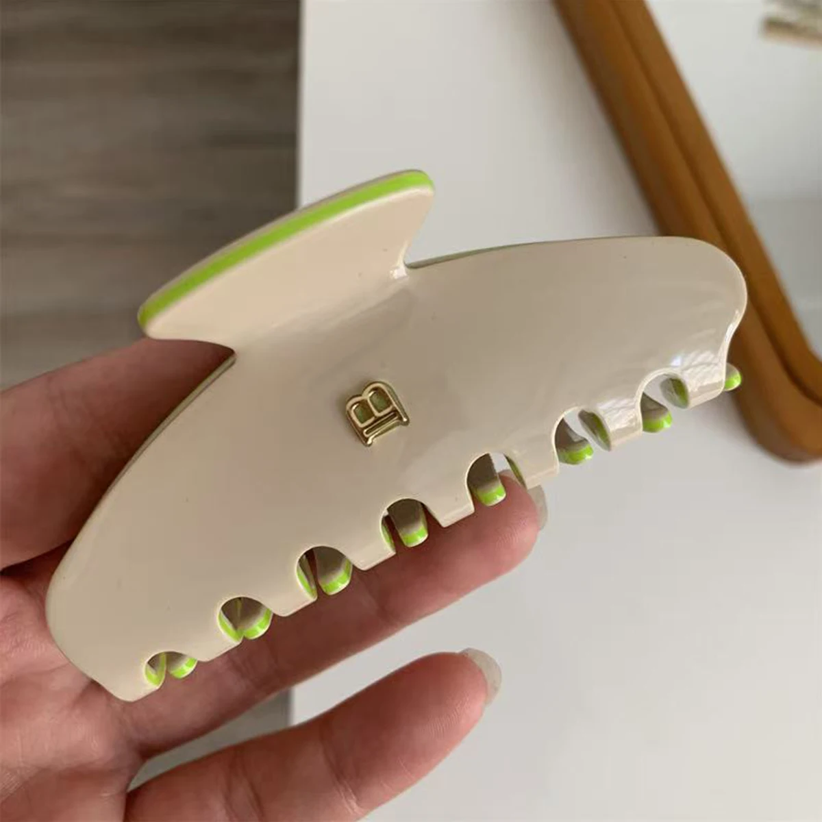1pc Korean letter B arc grab clip high texture acetate hair clip sweet and versatile hair shark clip hair accessories-6