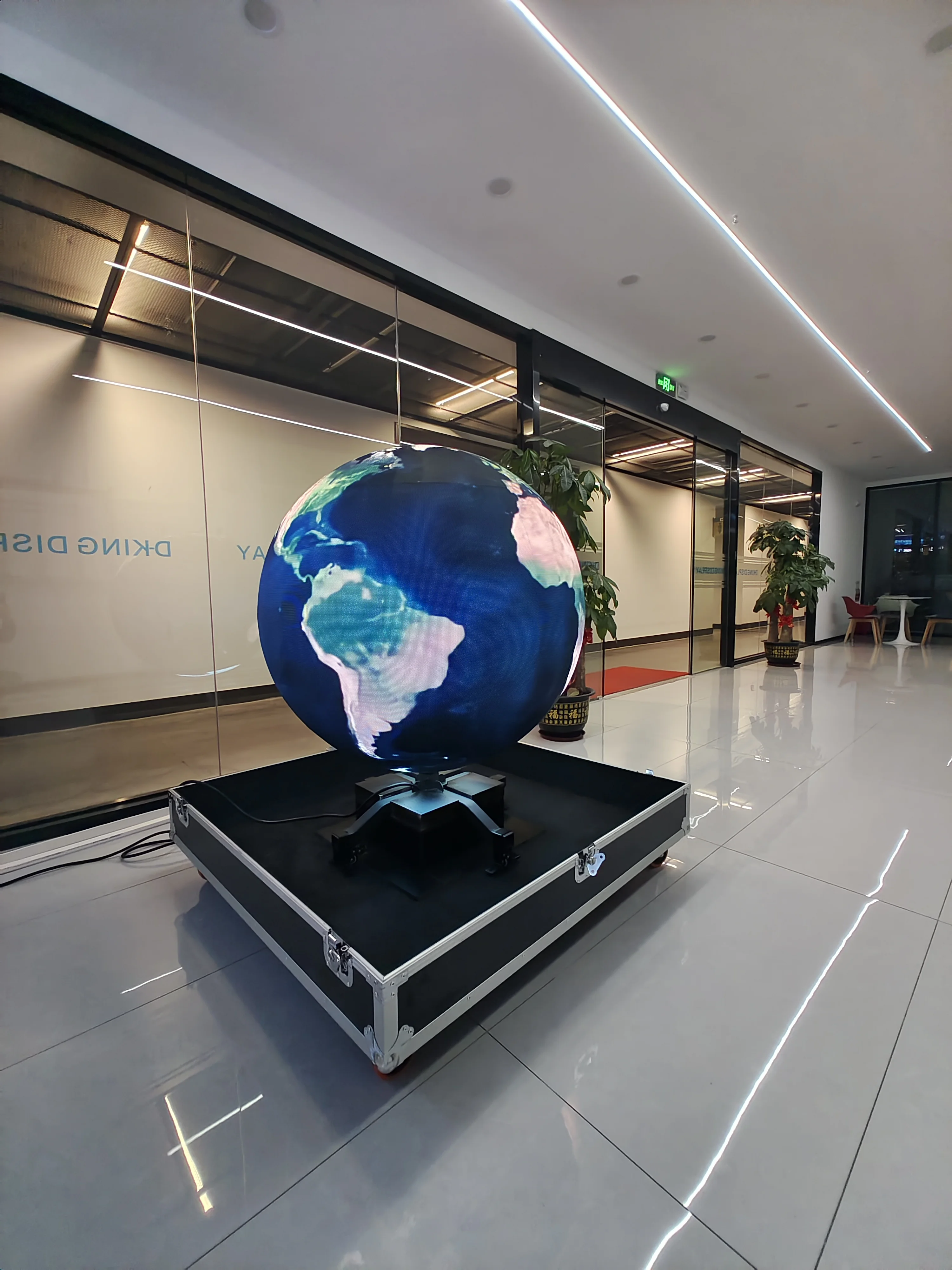 P2.5 Indoor 1-meter diameter spherical LED display screen, packaged in an air box and shipped worldwide-4