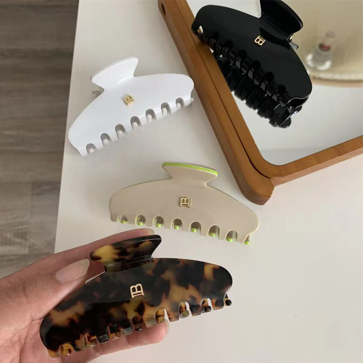1pc Korean letter B arc grab clip high texture acetate hair clip sweet and versatile hair shark clip hair accessories-2